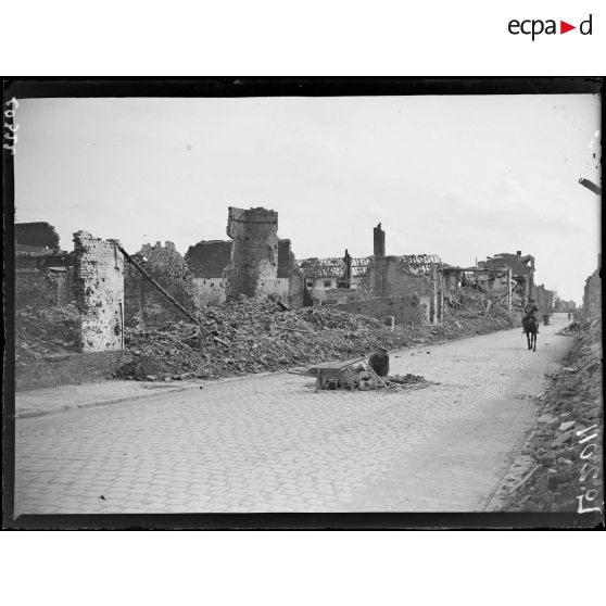 Merville, l'entrée de la localité. [légende d'origine]