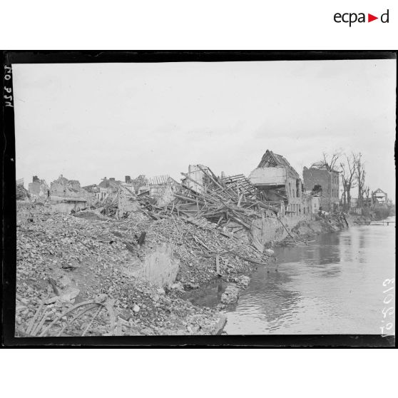 Merville, le canal. [légende d'origine]