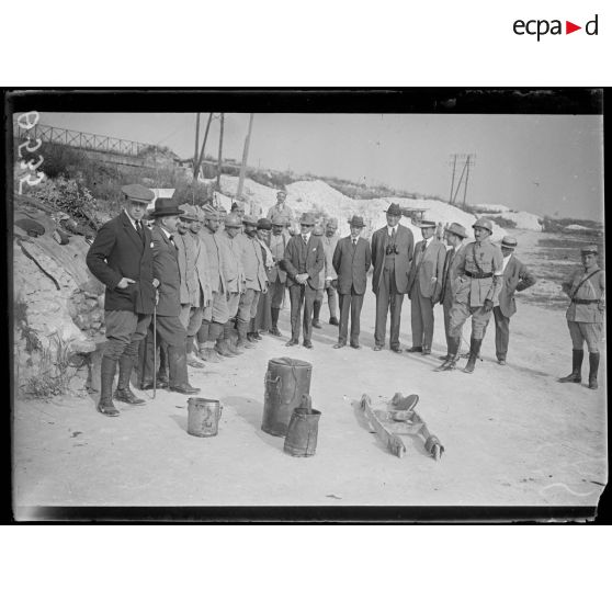 La mission américaine dans le secteur de la Butte de Tir. [légende d'origine]