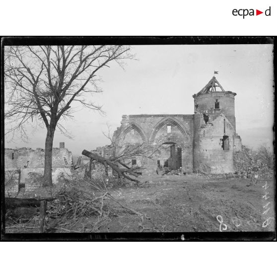 [Nord est de Crouy. Aisne. Ruines de la ferme de la Perrière.]