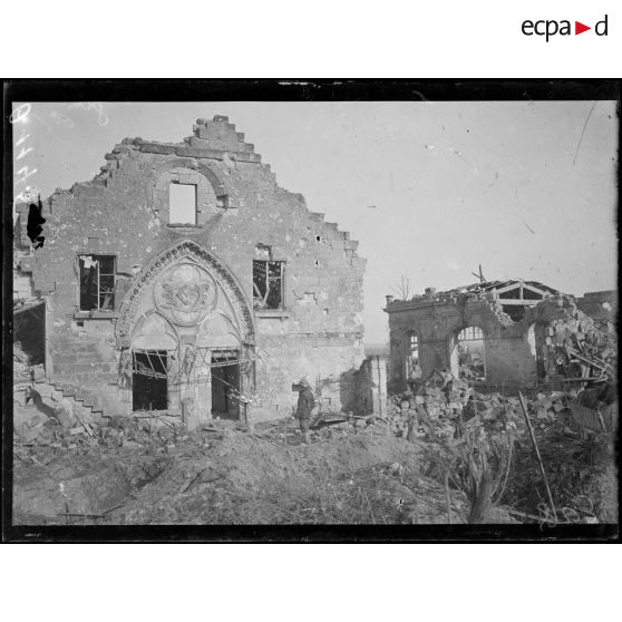 Entre Soissons et Crouy. Ruines de la chapelle Saint Paul. [légende d'origine]