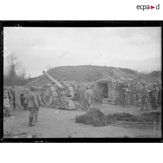 Crouy. Aisne. Batterie de 120 en action. [légende d'origine]