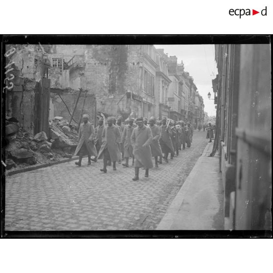 Soissons. Groupe de travailleurs sénégalais. [légende d'origine]