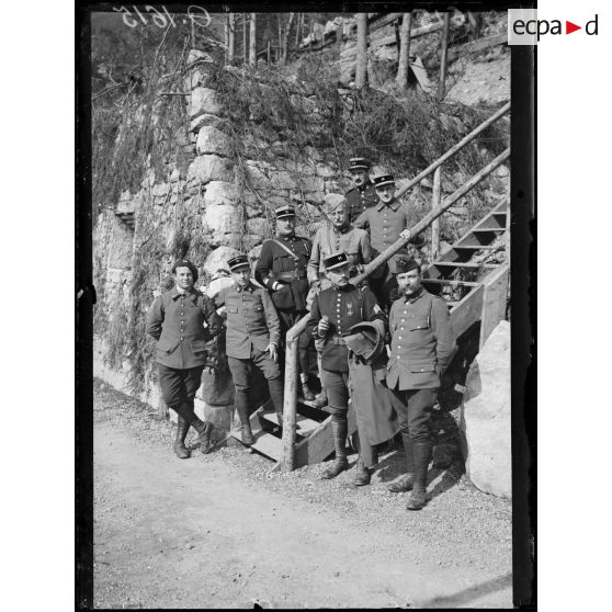 [Photographie de groupe rassemblant des autorités militaires.]