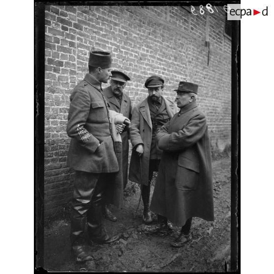 [Photographie de groupe rassemblant des autorités militaires.]