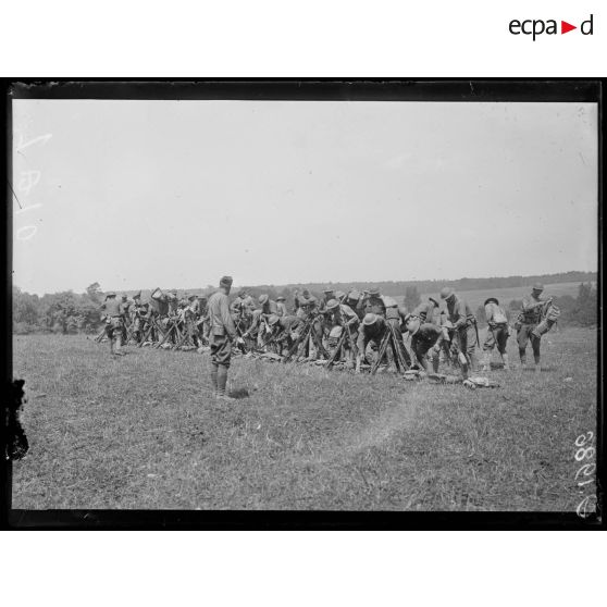 [Troupes américaines à l'entraînement dans la Marne.]