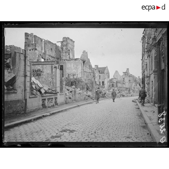 [Ruines dans le centre ville de Soissons.]