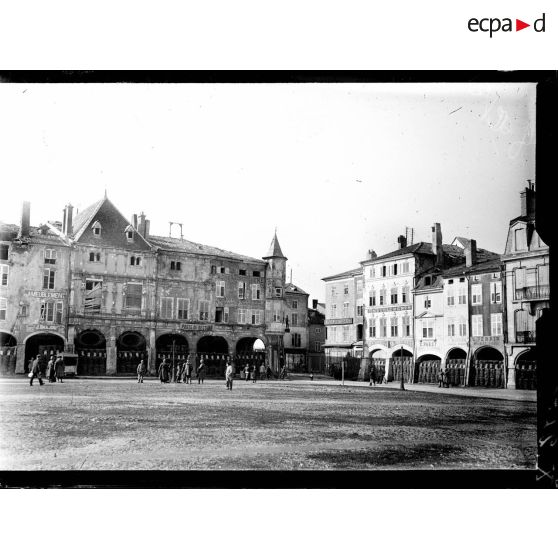 Pont-à-Mousson (Meurthe-et-Moselle). La Place Duroc. [légende d'origine]