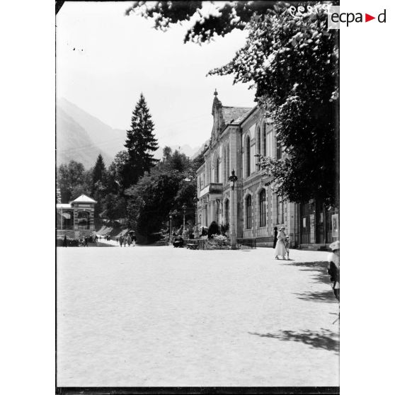 Cauterêts (Hautes-Pyrénées). Le casino. [légende d'origine]