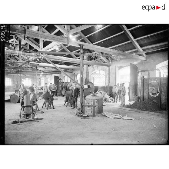 Saint-Michel-de-Maurienne (Savoie). L'usine. Fonderie d'aluminium. La fonderie. [légende d'origine]