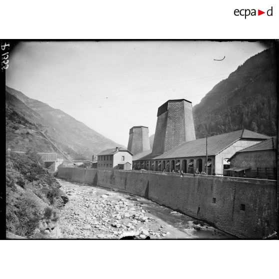 Saint-Michel-de-Maurienne (Savoie). L'usine. Fonderie d'aluminium. Vue générale de l'usine. [légende d'origine]