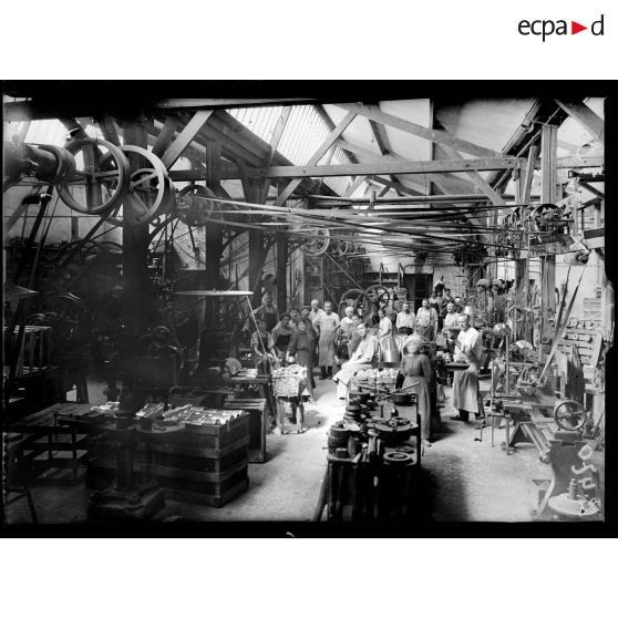 Carpentras. Usine Gilloux. Ferblanterie. [légende d'origine]