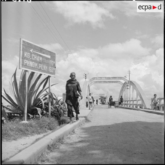 Le pont de Kompong Thom.