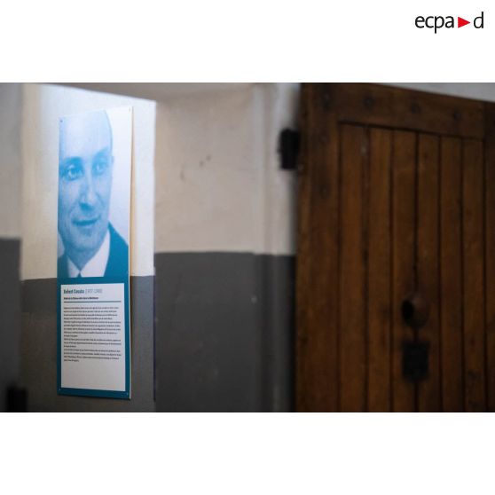 Portrait de Robert Cousin exposé dans une cellule du bâtiment cellulaire du mémorial national de la prison de Montluc à Lyon.