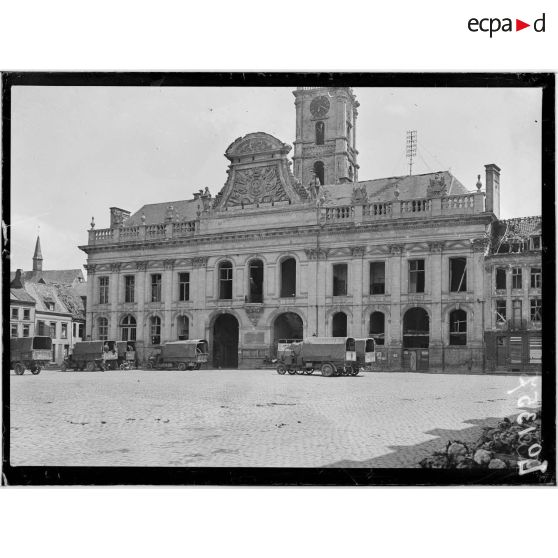 Aire-sur-la-Lys, l'hôtel de ville. [légende d'origine]