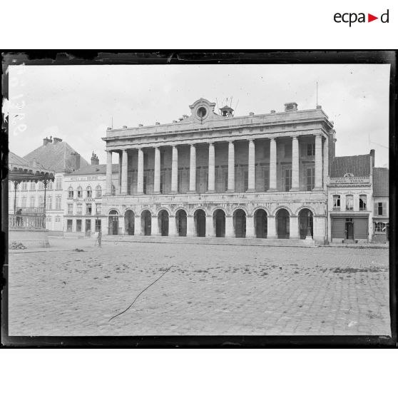 Hazebrouck, l'hôtel de ville. [légende d'origine]