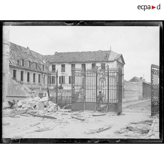 Hazebrouck, l'hôtel de ville. Vue de la cour intérieure. [légende d'origine]