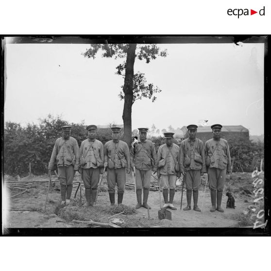 Oudezeele, type de chinois employés aux travaux de routes et de tranchées. [légende d'origine]