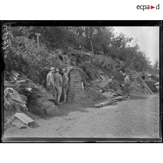 Mont des Flandres, le Mont-Noir, les abris du 221e d'infanterie. [légende d'origine]