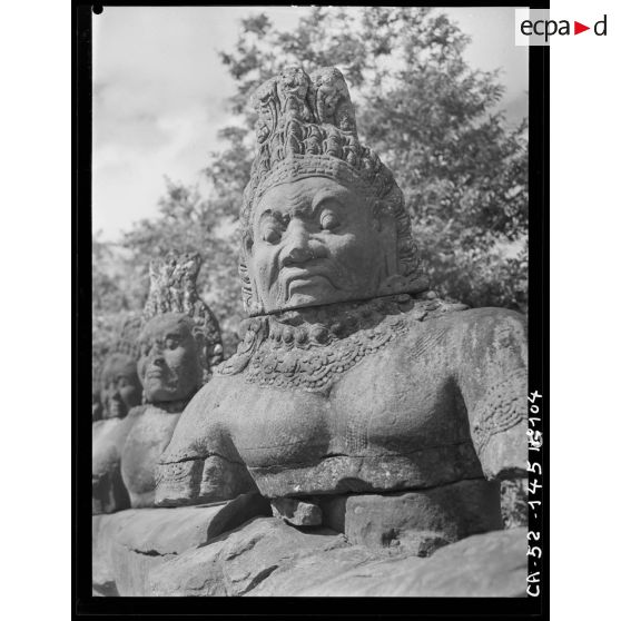 Tête d'Assura (démon) de la balustrade devant la porte de l'enceinte Nord du temple Bayon.