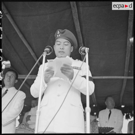 Allocution de Norodom Sihanouk, roi du Cambodge, lors de la cérémonie de transfert du commandement militaire au gouvernement royal cambodgien.