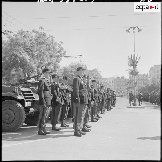 Le peloton de la gendarmerie mobile.