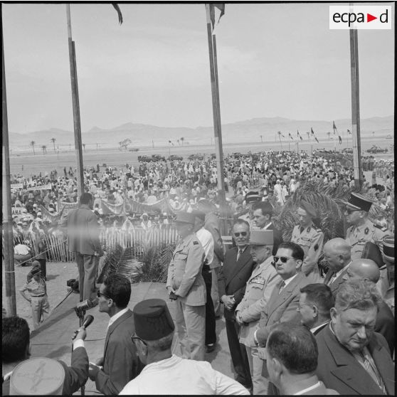 Biskra. Les autorités à la tribune pendant la manifestation.