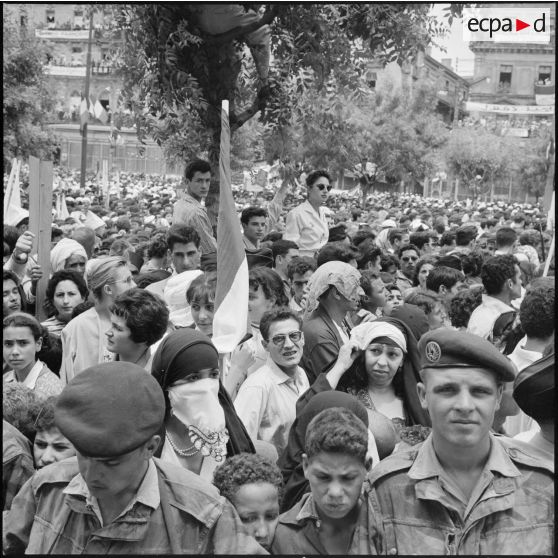 La foule pendant la manifestation de Constantine.