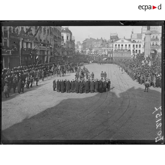 Lille, entrée des troupes anglaises sur la Grand-place. [légende d'origine]