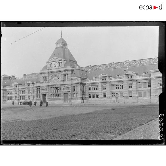 Tournai, la gare. [légende d'origine]