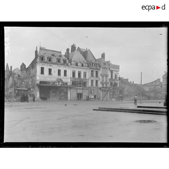 Saint-Quentin, la Grand-Place. [légende d'origine]