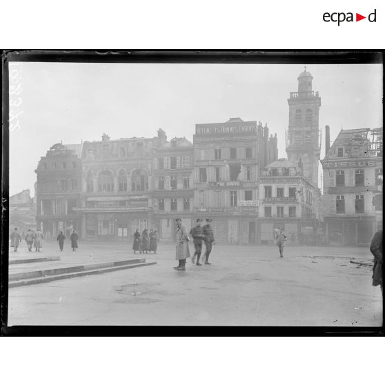 Saint-Quentin, la Grand-Place. [légende d'origine]