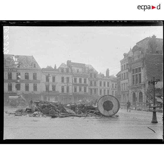 Saint-Quentin, la Grand-Place. [légende d'origine]