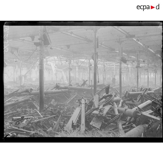 Saint-Quentin, usine David-Megret, intérieur des usines de tissage. [légende d'origine]