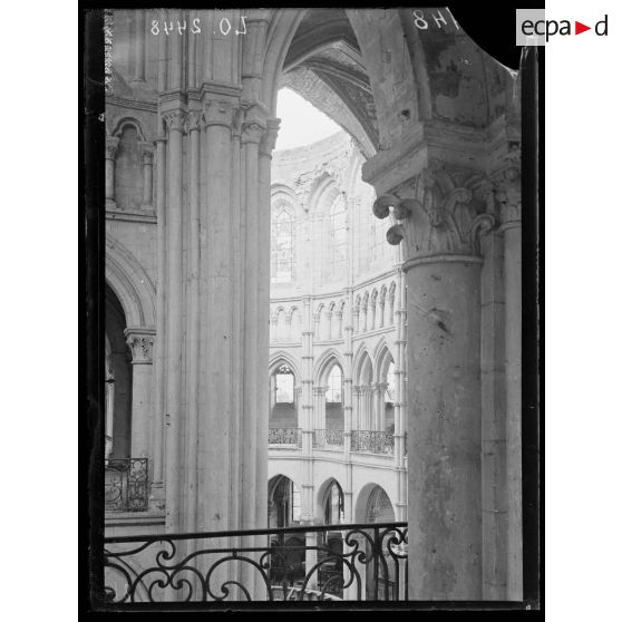 Noyon, cathédrale, vue du choeur. [légende d'origine]