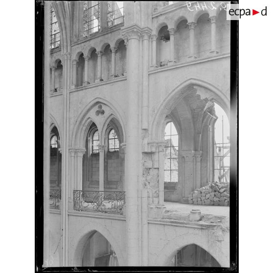 Noyon, cathédrale, vue du choeur. [légende d'origine]