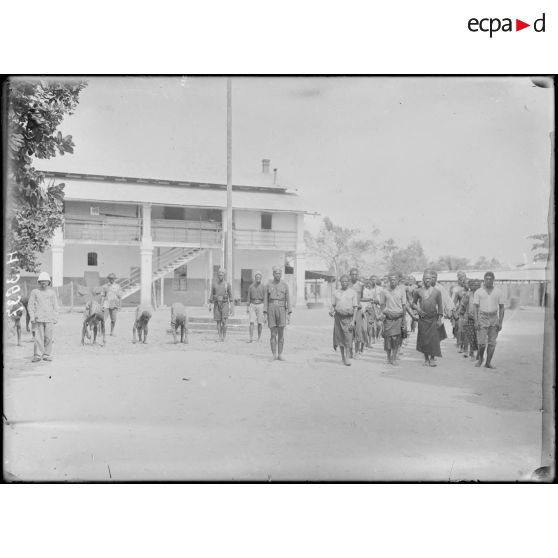 Douala. Prison disciplinaire. [légende d'origine]