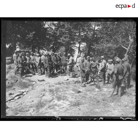 [Macédoine. Radogo-Bas. Entraînement à la mitrailleuse Saint-Etienne.]