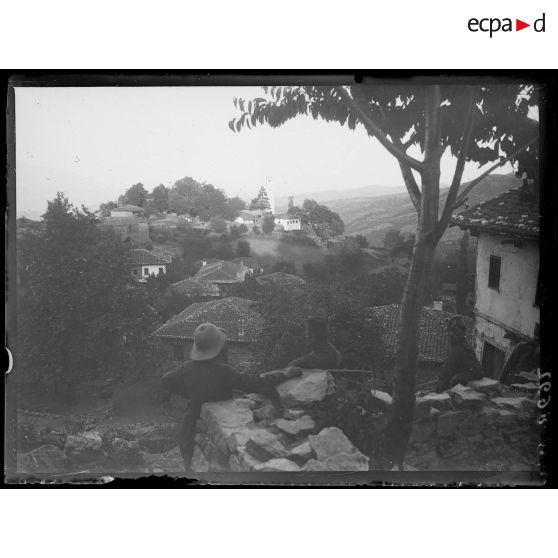 [Macédoine. Radogo-Bas. Vue du village.]