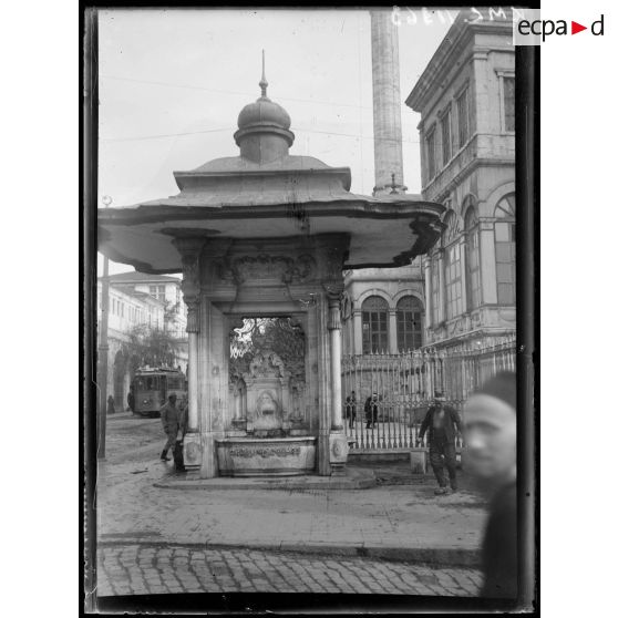 Constantinople. Fontaine du Sultan Ahmed. XVIIIe siècle. [légende d'origine]