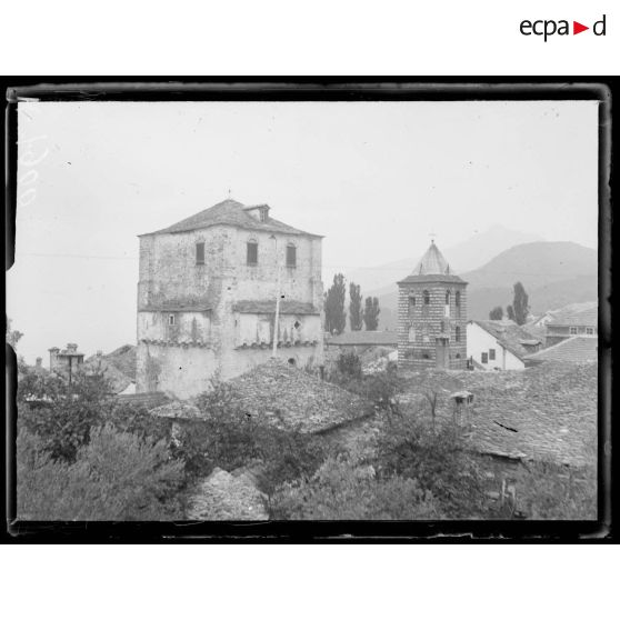 Mont Athos. Couvent de Karyès. L'église et la tour contenant la bibliothèque. [légende d'origine]