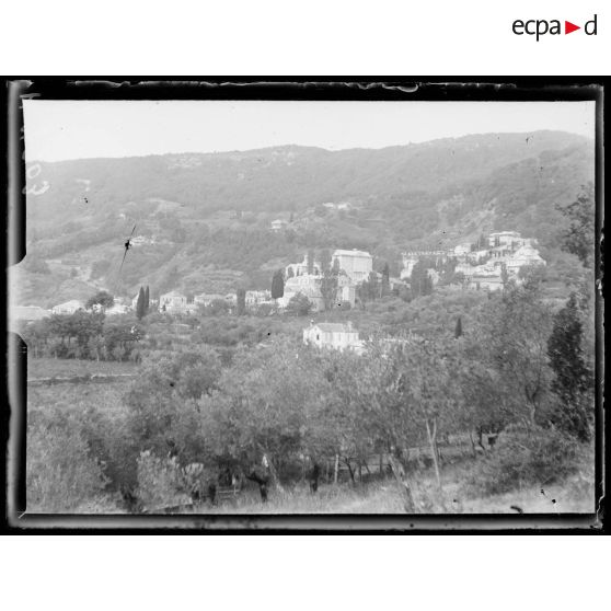 Mont Athos. Karyès. Vue  générale prise du chemin de  la Skité Saint Andréa. [légende d'origine]