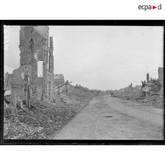 Bailleul, la rue d'Ypres. [légende d'origine]