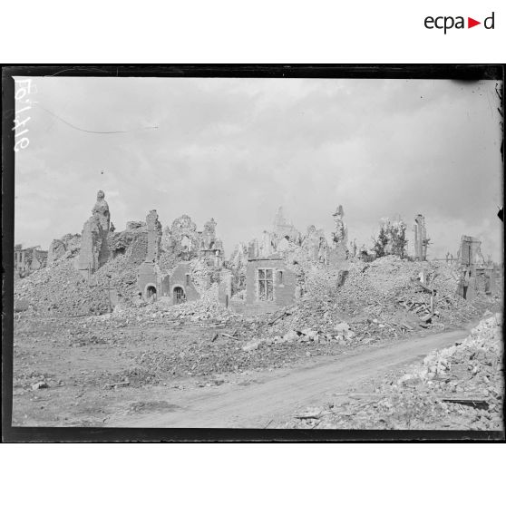 Bailleul, la rue d'Ypres. [légende d'origine]