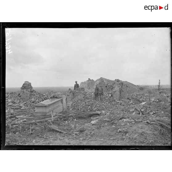 Méteren, l'entrée du village en venant de Bailleul. [légende d'origine]