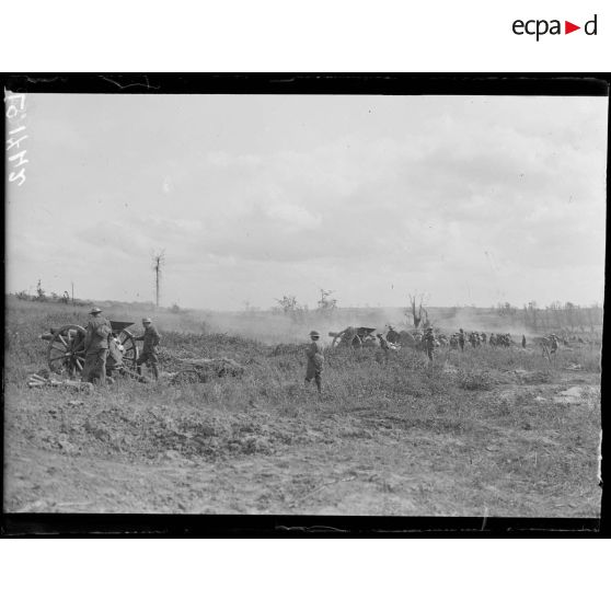 Mont-Kemmel, batteries de 105 anglaises en action. [légende d'origine]