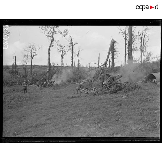 Mont-Kemmel, batteries de 105 anglaises en action. [légende d'origine]