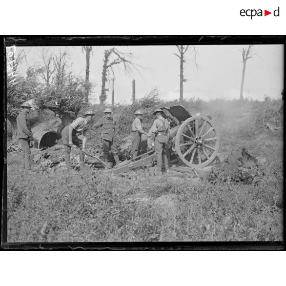 Mont-Kemmel, batteries de 105 anglaises en action. [légende d'origine]