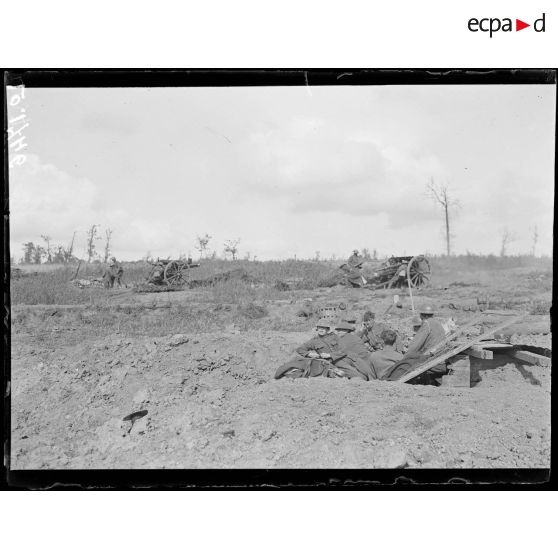 Mont-Kemmel, batteries de 105 anglaises en action. [légende d'origine]