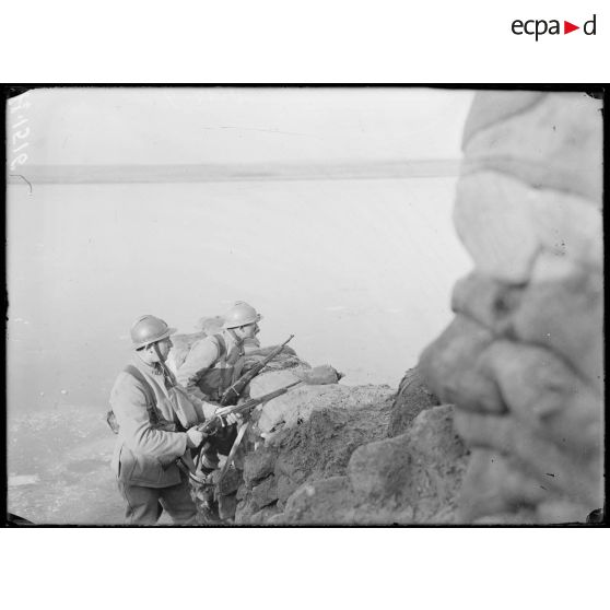 Etang de Parroy. Tranchée nord est débouchant sur l'étang. [légende d'origine]